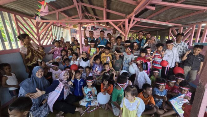 
					Semangat Kemerdekaan, PLN Berikan Inspirasi Anak-Anak Pemulung Melalui Dongeng dan Bantuan Alat Sekolah